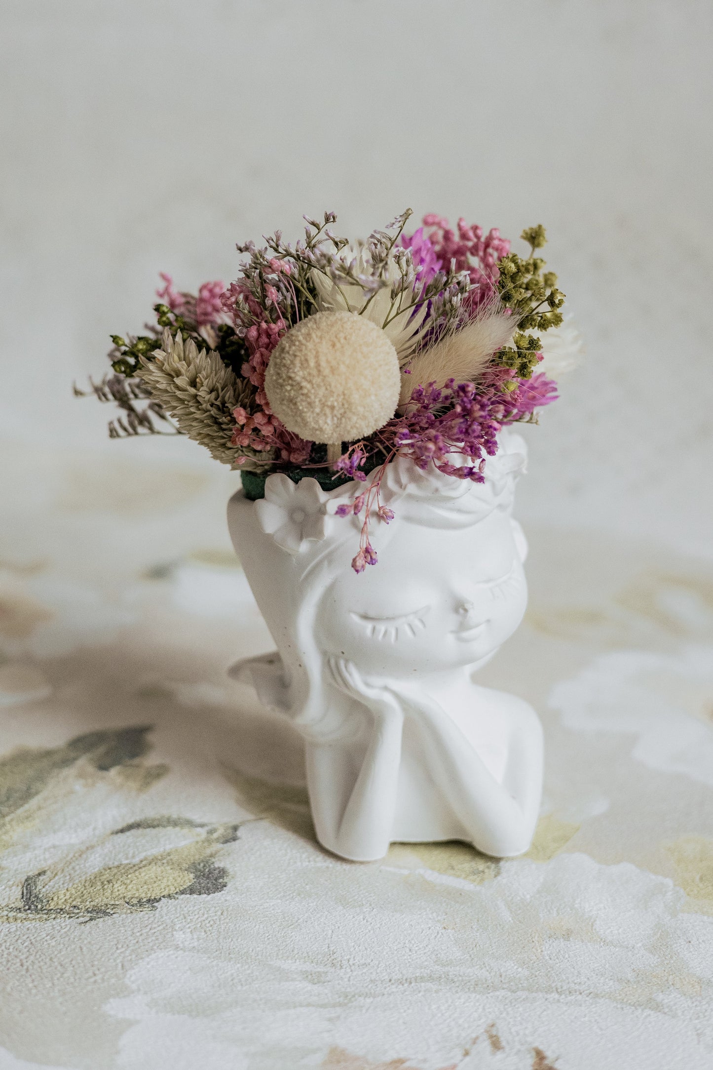 Boneca com Flores Preservadas